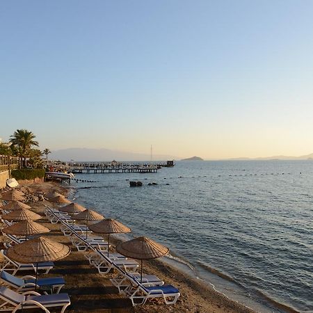 Ado Beach Hotel ทูร์กุทริส ภายนอก รูปภาพ