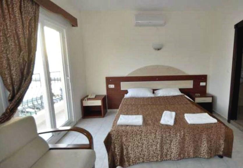 Ado Beach Hotel ทูร์กุทริส ภายนอก รูปภาพ