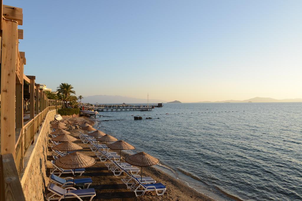 Ado Beach Hotel ทูร์กุทริส ภายนอก รูปภาพ