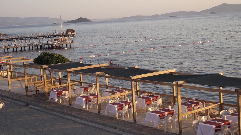Ado Beach Hotel ทูร์กุทริส ภายนอก รูปภาพ