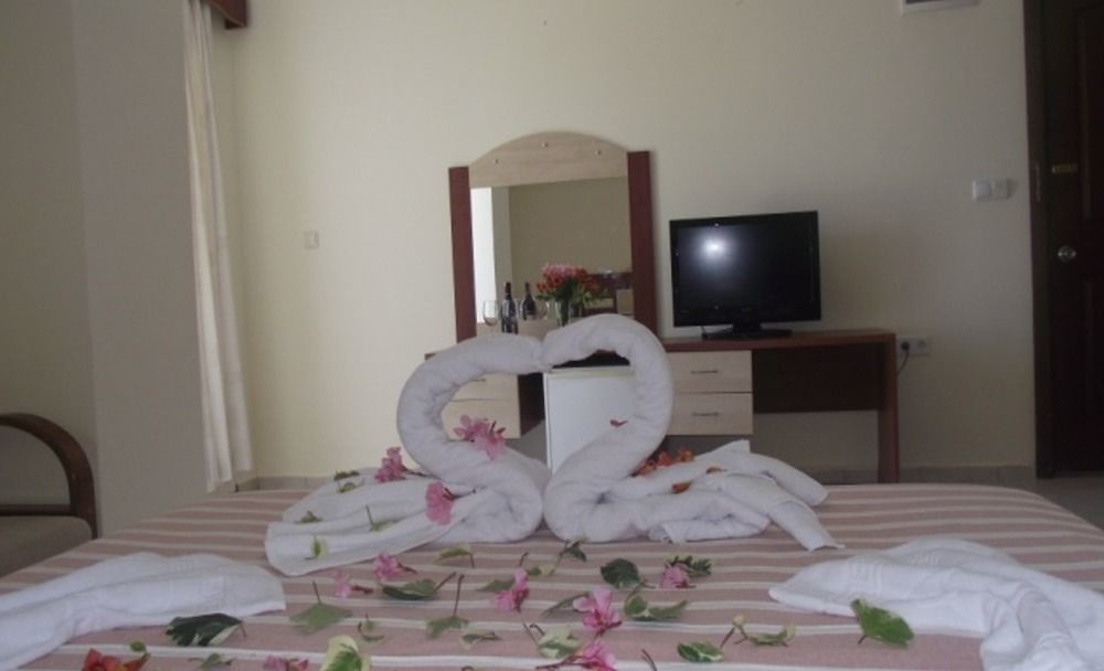 Ado Beach Hotel ทูร์กุทริส ภายนอก รูปภาพ