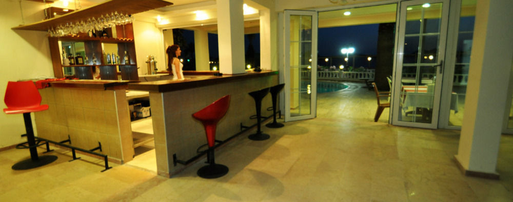Ado Beach Hotel ทูร์กุทริส ภายนอก รูปภาพ