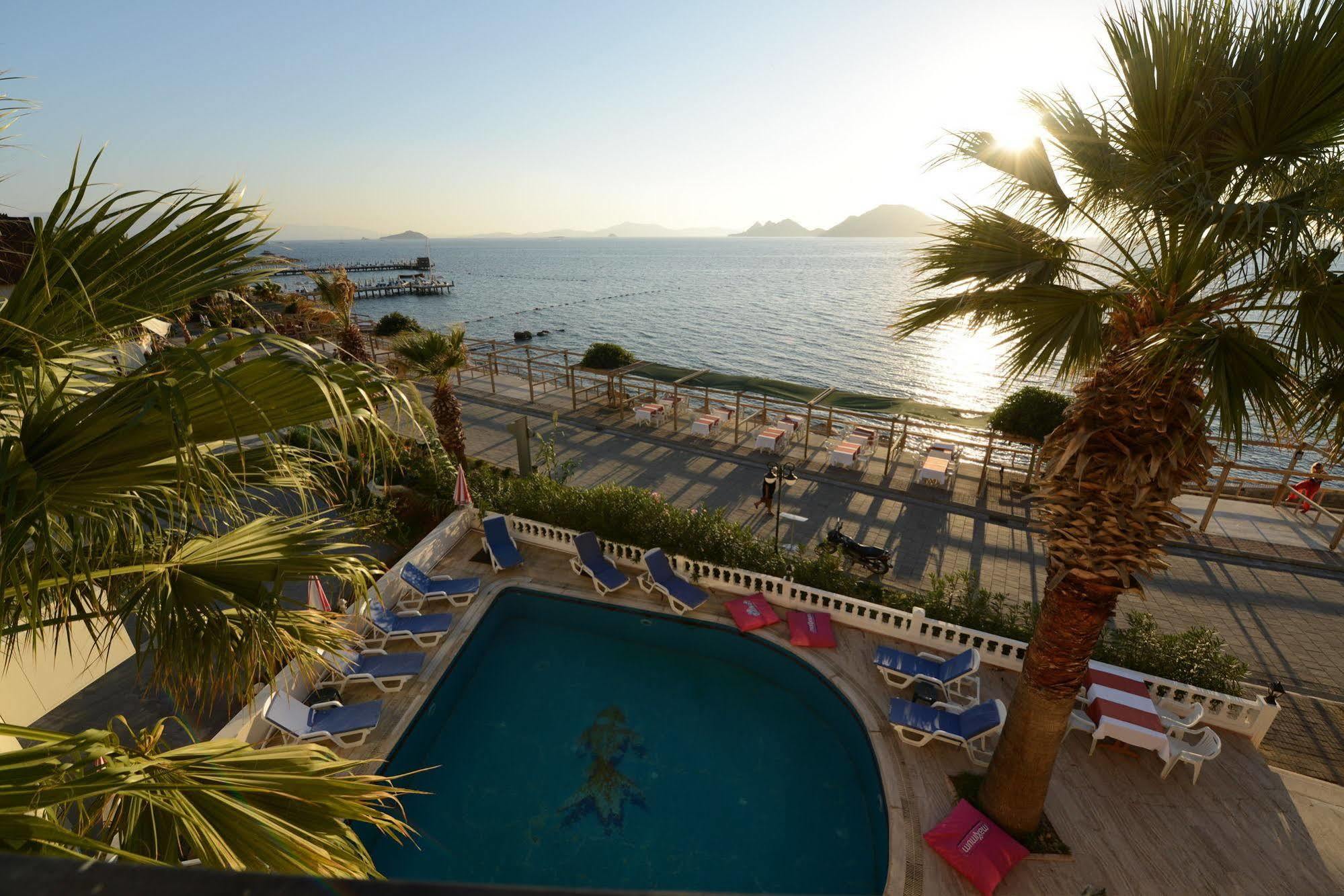 Ado Beach Hotel ทูร์กุทริส ภายนอก รูปภาพ